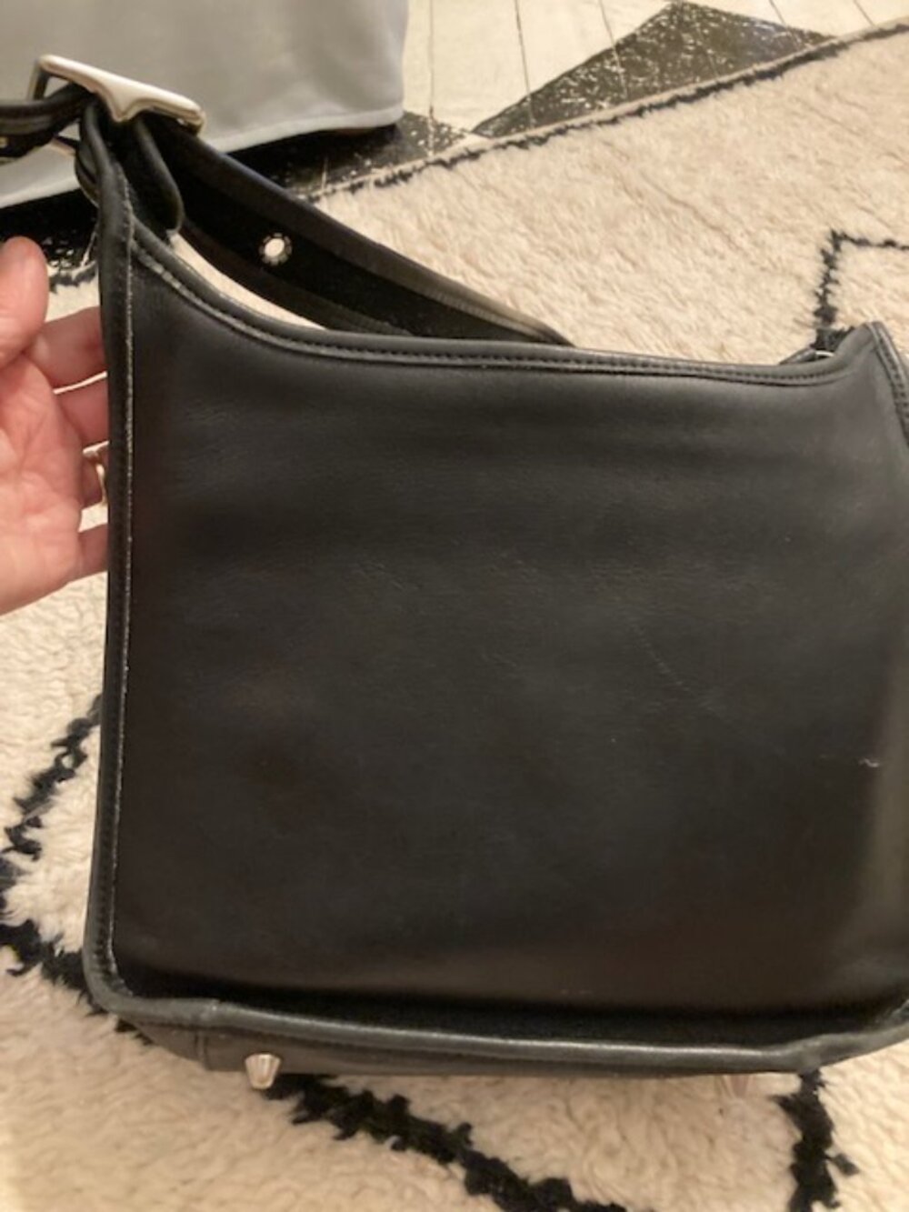 Vintage Coach Black Leather Shoulder Bag - Picture 4 of 8